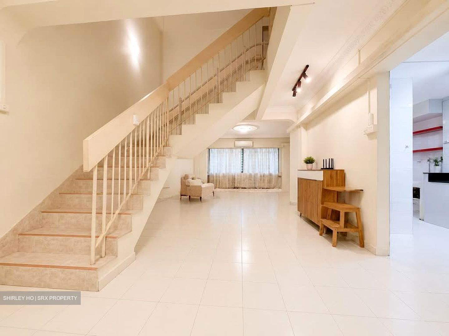 Blk 405 Hong Kah Court (Jurong West), HDB Executive #561524381